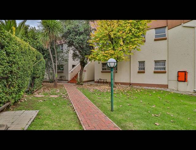 2 BEDROOM TOWNHOUSE FOR SALE IN BEDFORD GARDENS